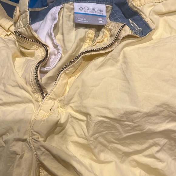 Men’s Columbia yellow shorts 36 x 10 - Picture 1 of 3
